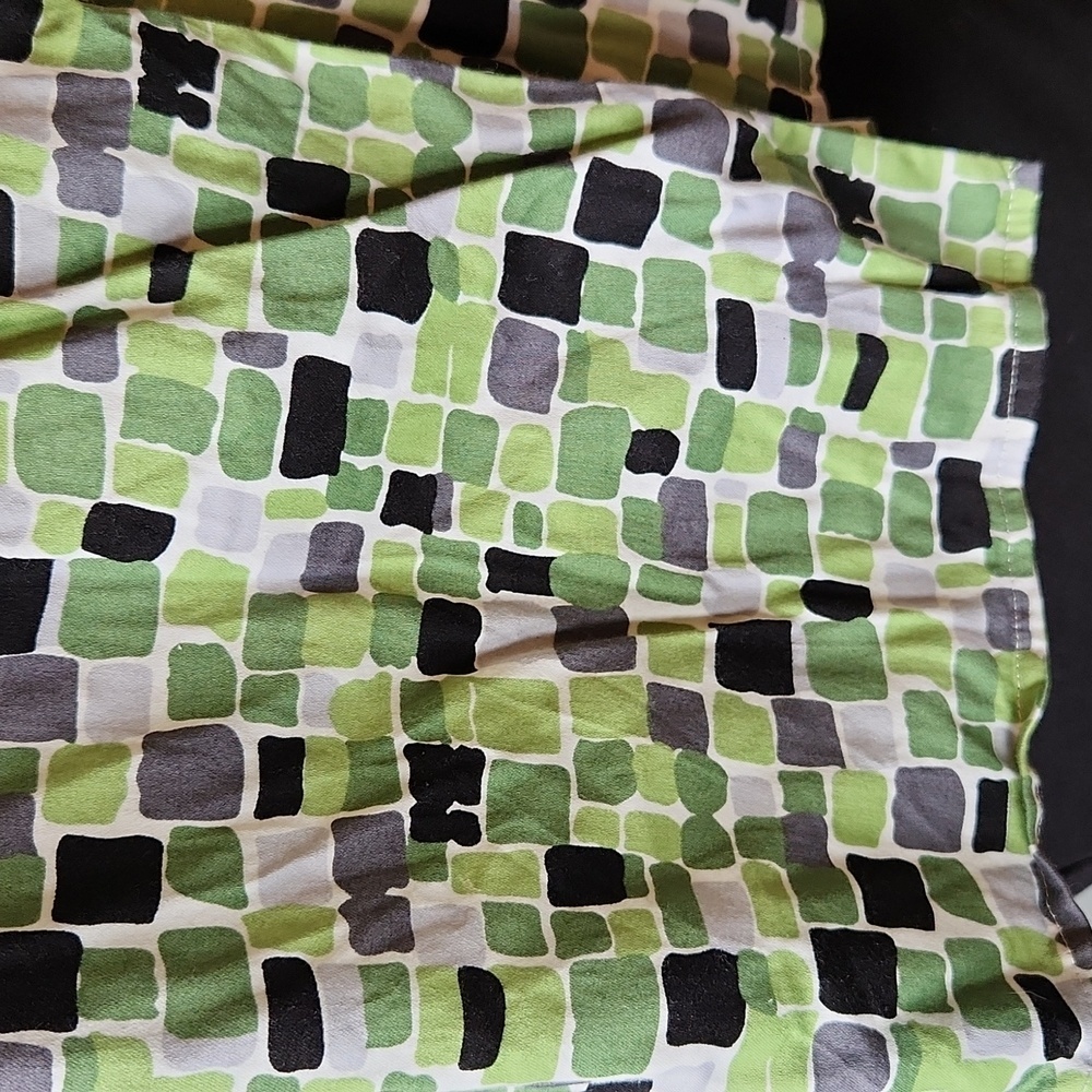 Apt. 9 Green Geometric Faux Wrap Top - Picture 4 of 14
